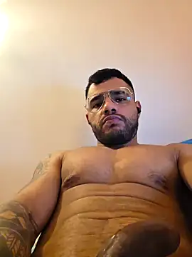 Snapshot of Macholatino8611 chatting on 10.14.25 Macholatino8611 online show from 10.14.25