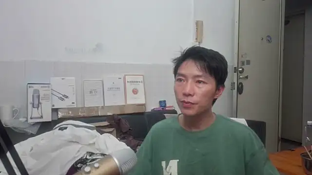 Snapshot of xhqds chatting on 06.14.26 xhqds online show from 06.14.26