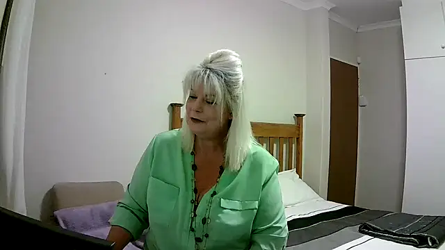 Miahotmilf online show from 01.01.25