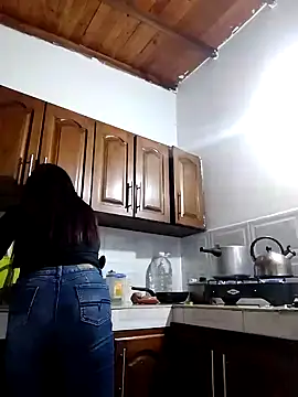 Snapshot of Dakary_hot chatting on 12.14.24 Dakary hot online show from 12.14.24