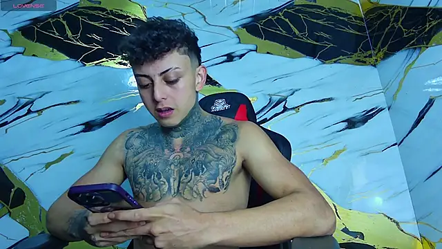 Snapshot of Kevin22_222 chatting on 03.15.25 Kevin22 222 online show from 03.15.25