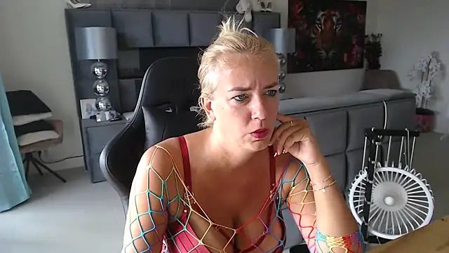 Snapshot of Wendysexyx chatting on 07.15.26 Wendysexyx online show from 07.15.26