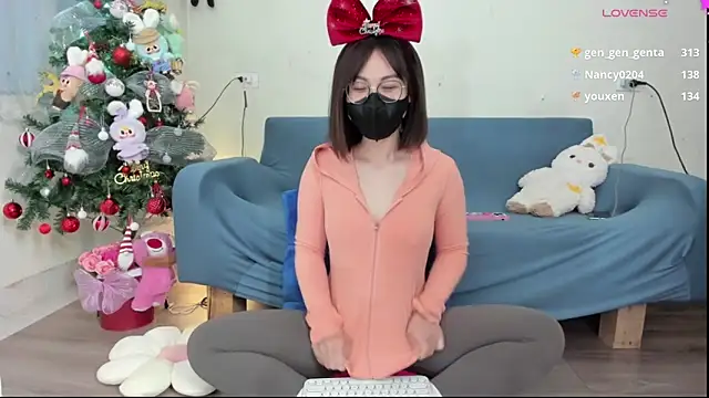 Snapshot of Baby_Claraa chatting on 12.15.24 Baby Claraa online show from 12.15.24