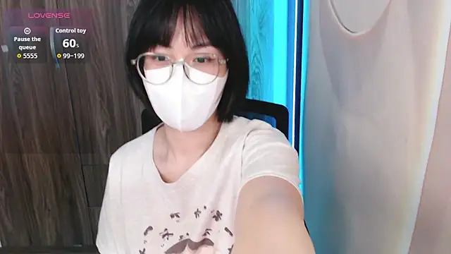 Snapshot of Baby_Claraa chatting on 11.14.25 Baby Claraa online show from 11.14.25