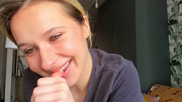 Lilith lutherlow online show from 04.12.26