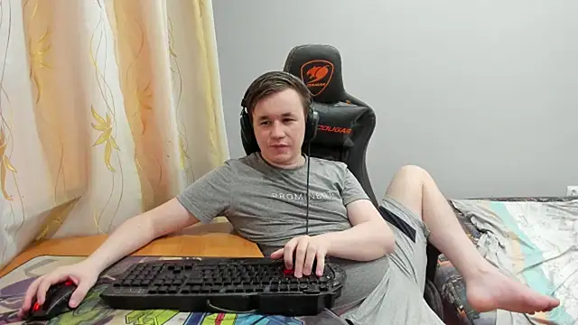 Snapshot of iliaskrislove chatting on 06.19.26 iliaskrislove online show from 06.19.26