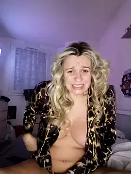 Snapshot of SpicyVicky chatting on 01.27.25 SpicyVicky online show from 01.27.25