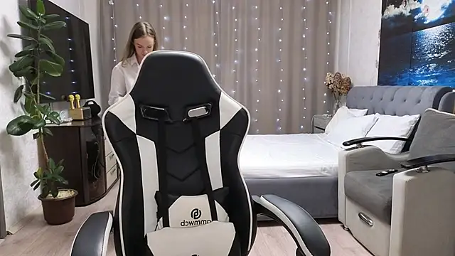 Snapshot of Strip-Lady chatting on 02.20.26 Strip-Lady online show from 02.20.26