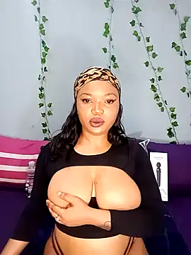 Snapshot of Sugartonguexx chatting on 02.05.25 Sugartonguexx online show from 02.05.25