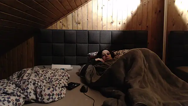 BoeseMoni1998 online show from 02.15.25