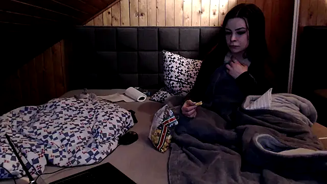 BoeseMoni1998 online show from 02.16.25