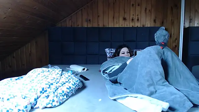 BoeseMoni1998 online show from 02.18.25