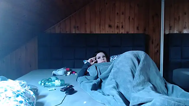 BoeseMoni1998 online show from 02.21.25