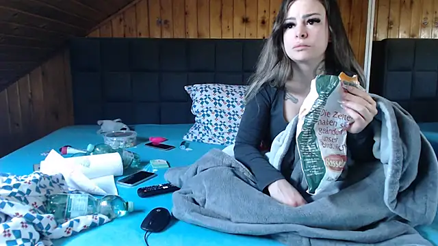 BoeseMoni1998 online show from 03.17.25