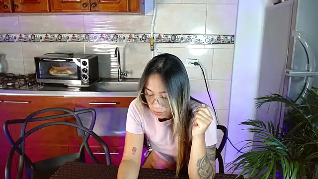 Snapshot of Jules_n_Gia chatting on 01.19.25 Jules n Gia online show from 01.19.25