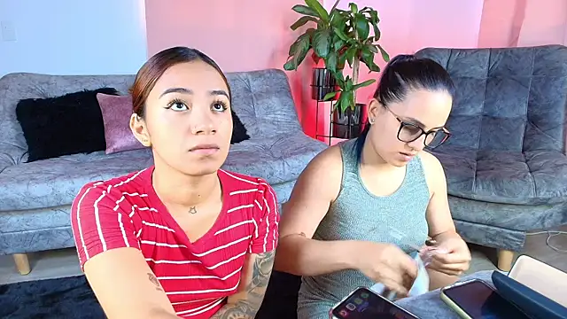 Snapshot of Jules_n_Gia chatting on 10.14.25 Jules n Gia online show from 10.14.25