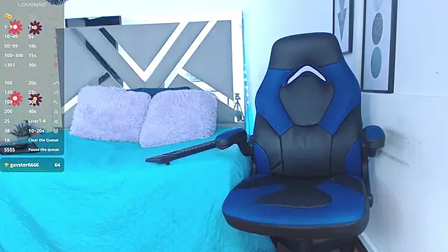 Snapshot of ZaraDames_ chatting on 02.07.25 ZaraDames online show from 02.07.25