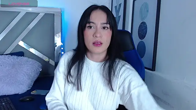 Snapshot of ZaraDames_ chatting on 02.18.25 ZaraDames online show from 02.18.25