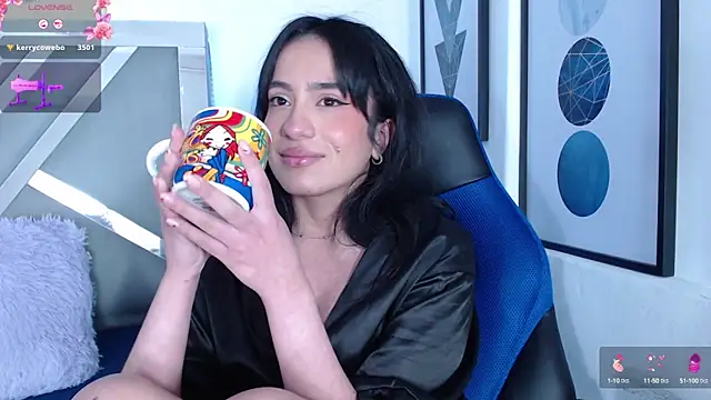 Snapshot of ZaraDames_ chatting on 03.01.25 ZaraDames online show from 03.01.25