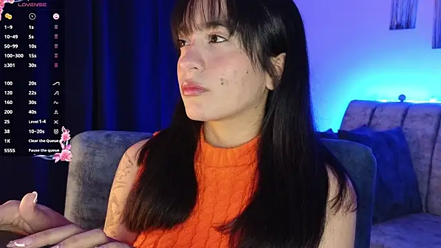 Snapshot of ZaraDames_ chatting on 09.10.25 ZaraDames online show from 09.10.25