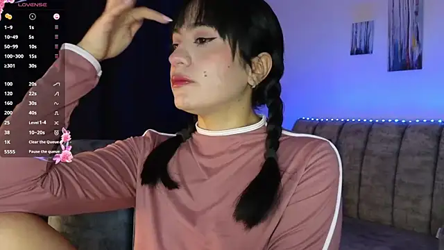 Snapshot of ZaraDames_ chatting on 09.30.25 ZaraDames online show from 09.30.25