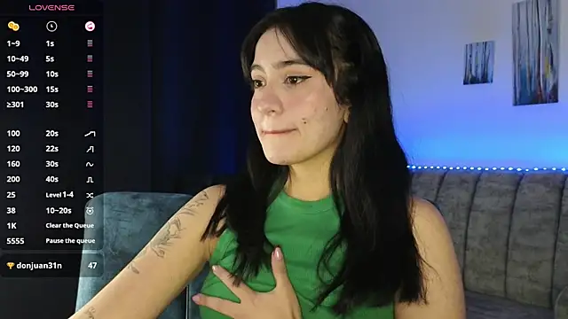 Snapshot of ZaraDames_ chatting on 10.21.25 ZaraDames online show from 10.21.25