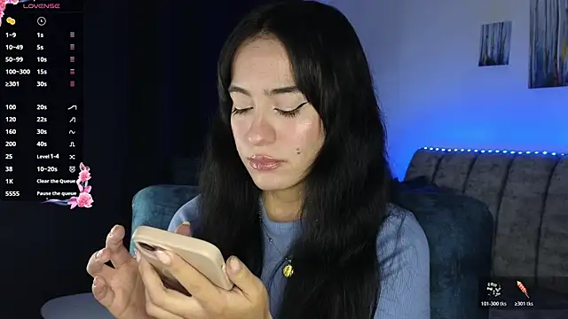 Snapshot of ZaraDames_ chatting on 11.24.25 ZaraDames online show from 11.24.25