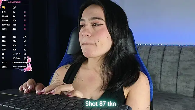 Snapshot of ZaraDames_ chatting on 06.25.26 ZaraDames online show from 06.25.26
