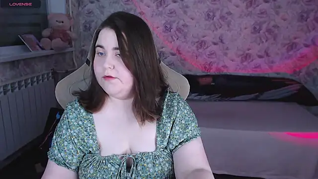 Estelle Hicks online show from 05.10.26