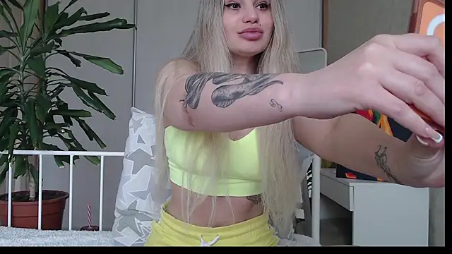 Snapshot of ShyEvaa chatting on 05.06.26 ShyEvaa online show from 05.06.26
