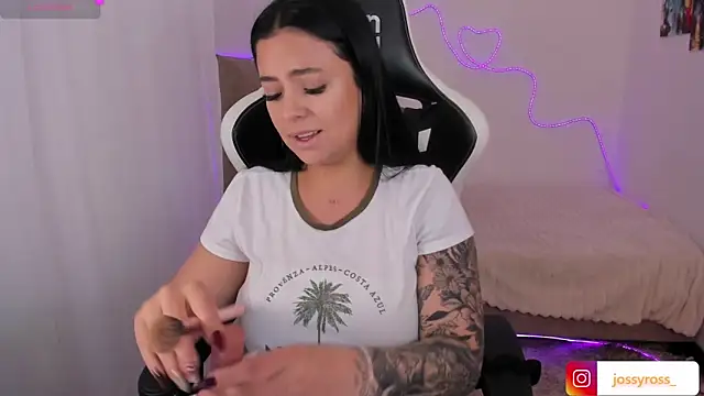 Victoryyy  online show from 10.20.25