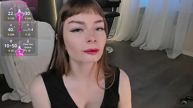 Snapshot of EvaSelin chatting on 10.15.25 EvaSelin online show from 10.15.25