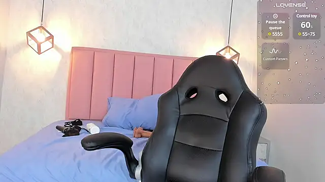 SUNNYCYRUS online show from 02.12.25