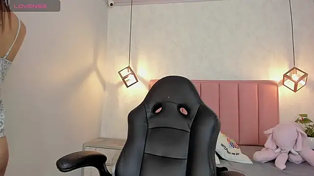 SUNNYCYRUS online show from 02.18.25