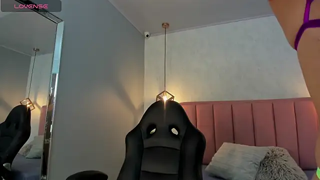 SUNNYCYRUS online show from 09.18.25