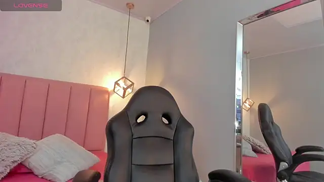 SUNNYCYRUS online show from 09.19.25