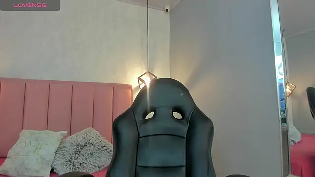 SUNNYCYRUS online show from 09.23.25