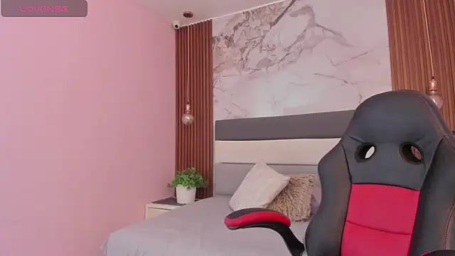 SUNNYCYRUS online show from 09.29.25