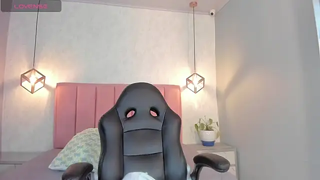 SUNNYCYRUS online show from 10.17.25