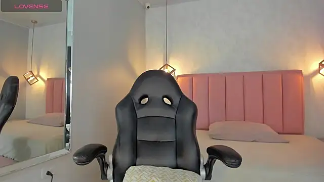 SUNNYCYRUS online show from 02.28.26