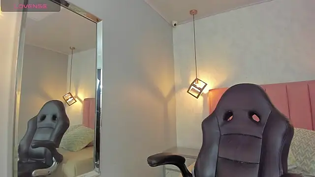 SUNNYCYRUS online show from 03.09.26