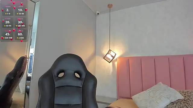 SUNNYCYRUS online show from 04.12.26