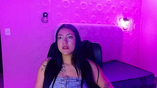 Snapshot of Susy_thomson chatting on 10.13.25 Susy thomson online show from 10.13.25