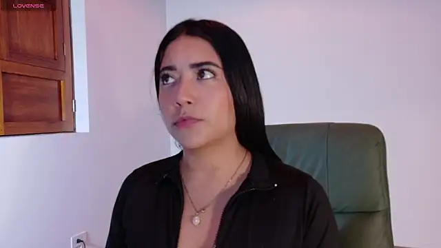 Snapshot of Susy_thomson chatting on 10.29.25 Susy thomson online show from 10.29.25