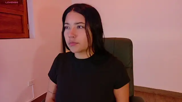 Snapshot of Susy_thomson chatting on 12.14.25 Susy thomson online show from 12.14.25