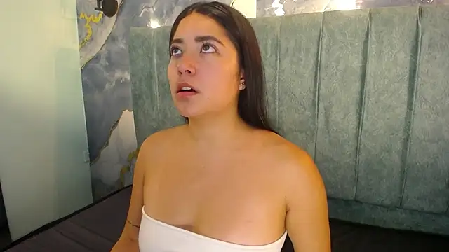 Snapshot of Susy_thomson chatting on 12.17.25 Susy thomson online show from 12.17.25