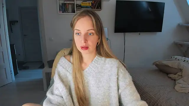 Snapshot of violet_blue_eyes chatting on 10.08.25 violet blue eyes online show from 10.08.25