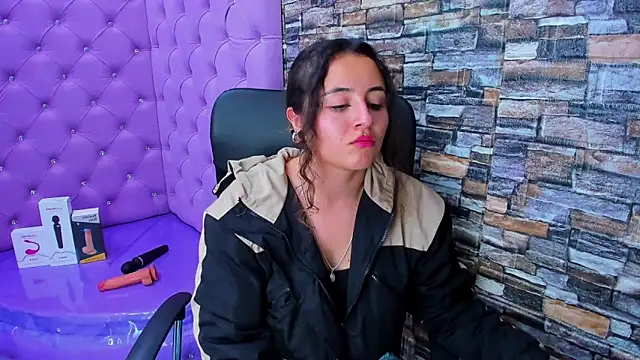 Snapshot of celeste_blue69 chatting on 12.11.24 celeste blue69 online show from 12.11.24