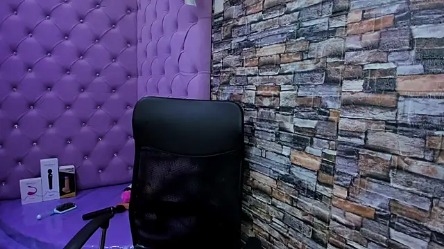 Snapshot of celeste_blue69 chatting on 12.17.24 celeste blue69 online show from 12.17.24