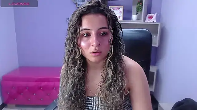 Snapshot of celeste_blue69 chatting on 01.17.25 celeste blue69 online show from 01.17.25